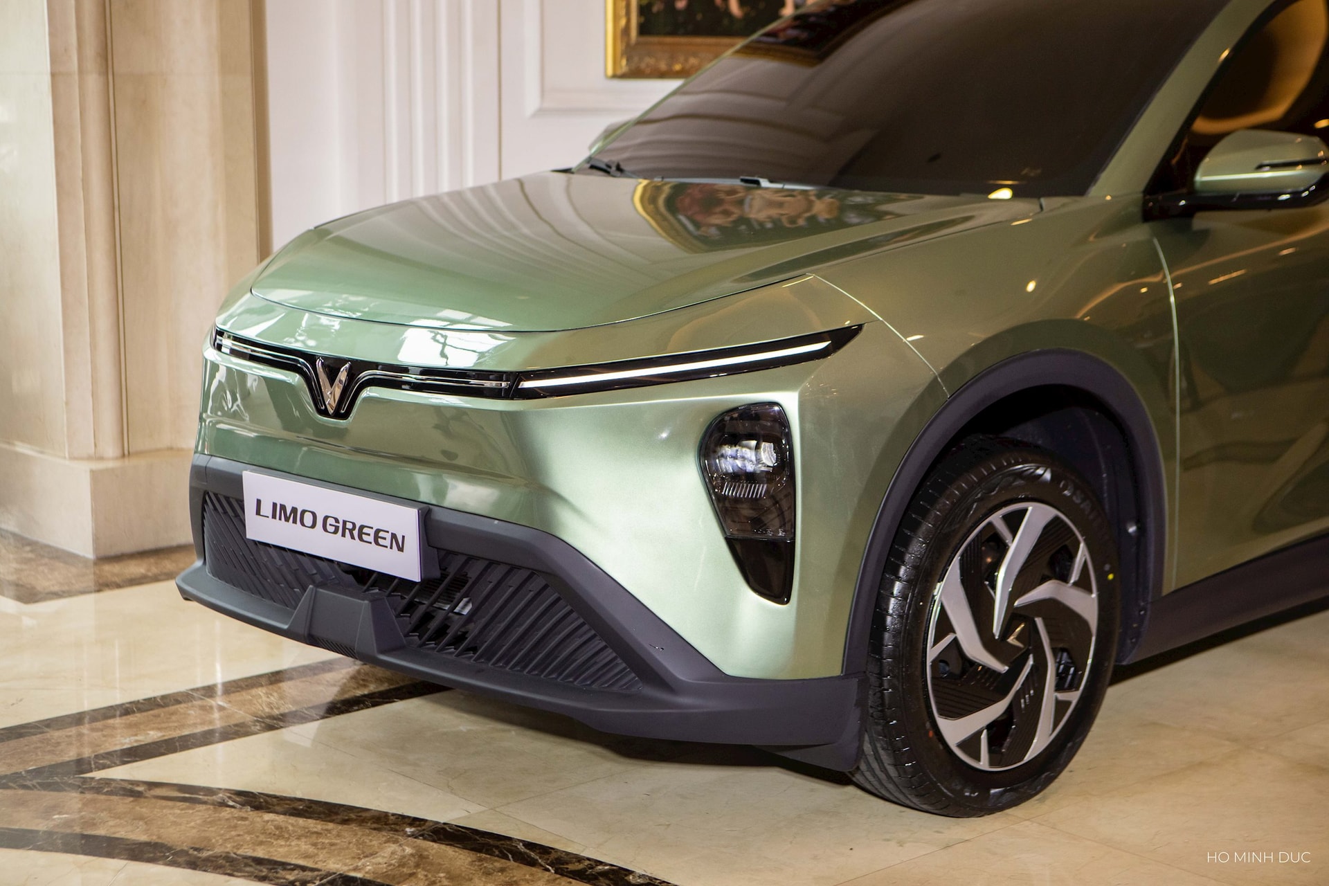 'Sinh sau đẻ muộn' nhưng VinFast Limo Green có cải tiến lần đầu thấy: Hiện đại không kém Tesla