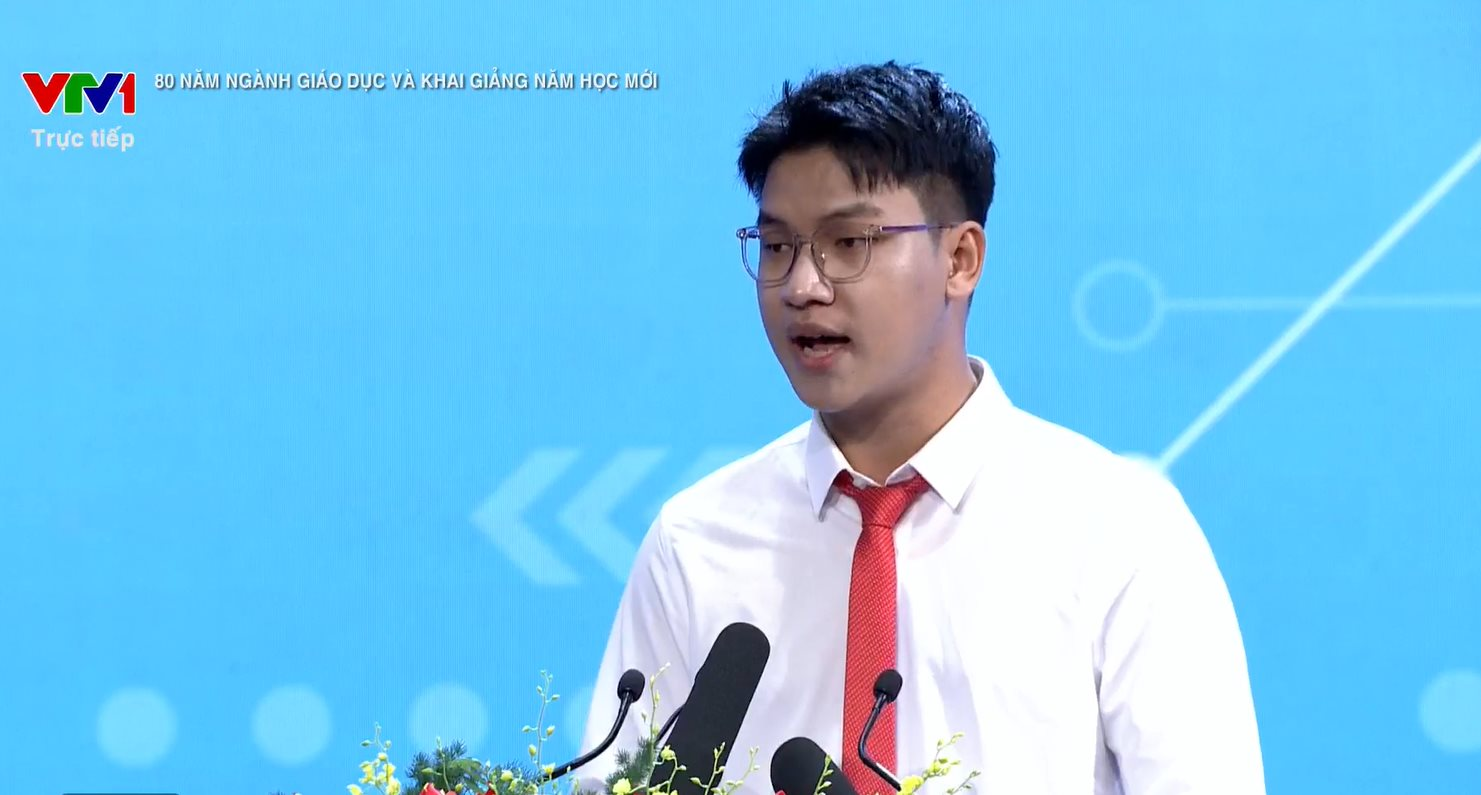 Bài phát biểu gây sốt ‘đậm màu’ công nghệ của nam sinh ĐH Bách Khoa trong lễ khai giảng chưa từng có: “Em mong muốn mình trở nên giàu có” 