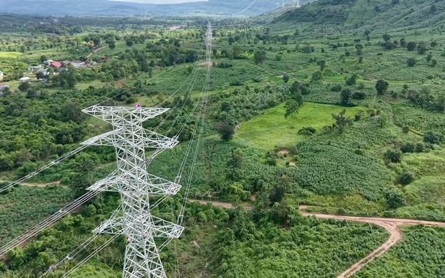 Thấy gì từ việc T&T Group của bầu Hiển thần tốc hoàn thành đường truyền tải điện từ Lào về Việt Nam?