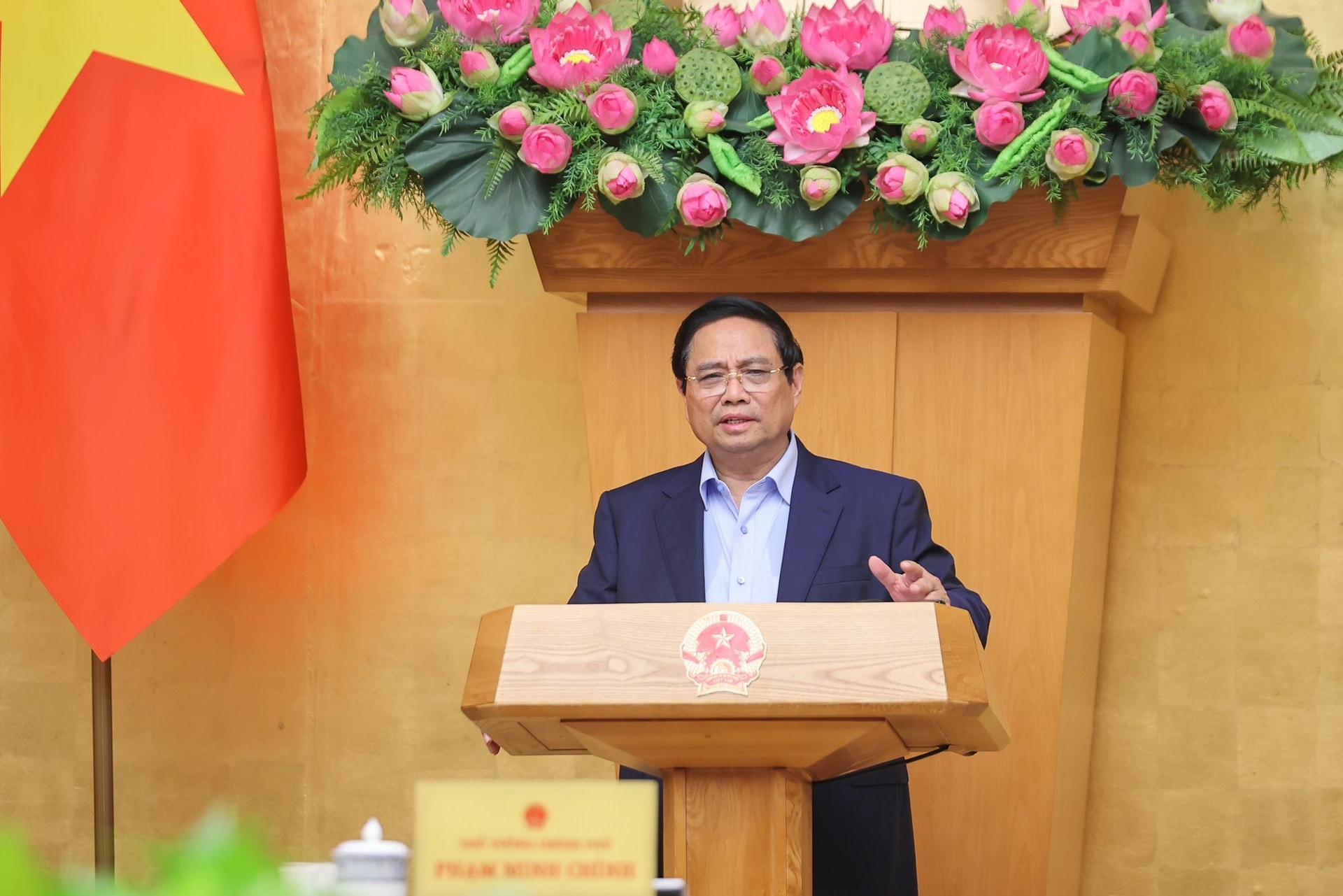 thu-tuong-phien-hop.jpg