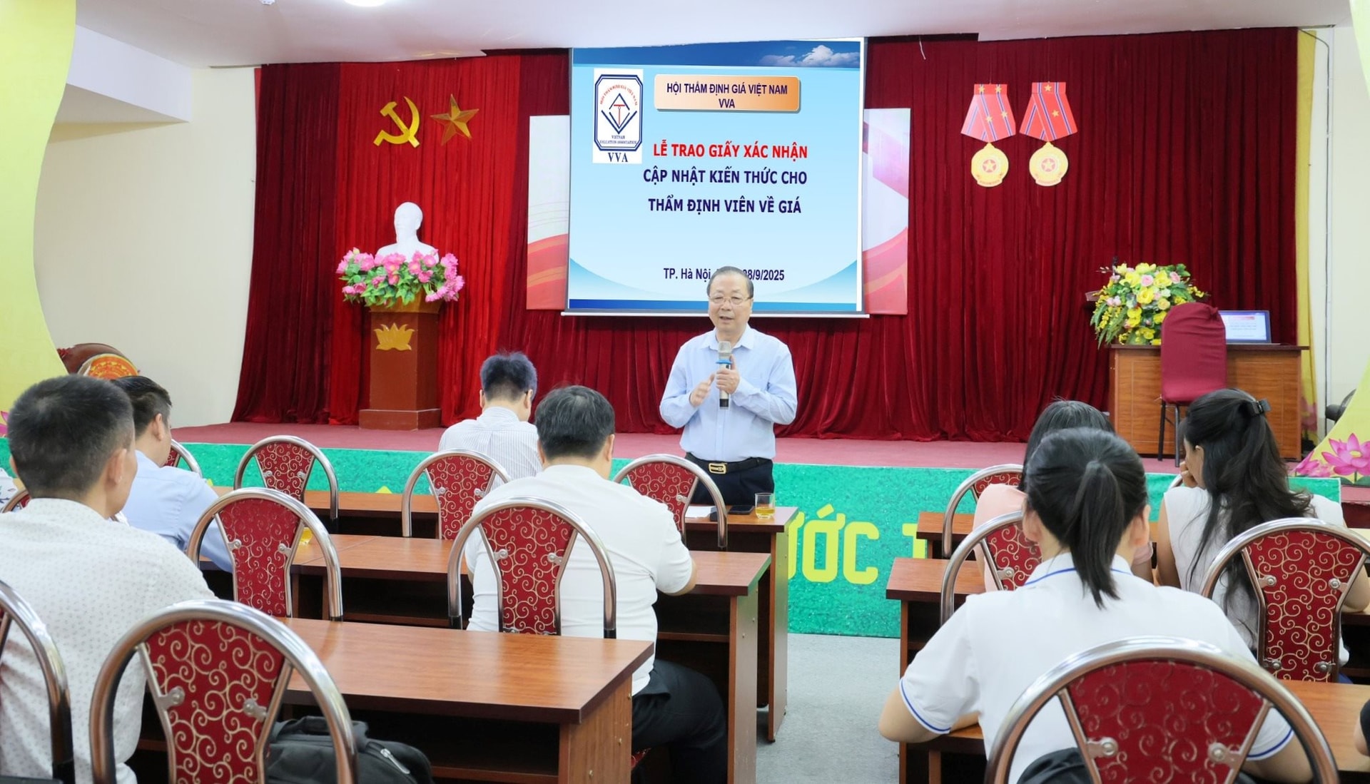 VVA tổ chức bế giảng hai khóa cập nhật kiến thức về thẩm định giá tại Hà Nội