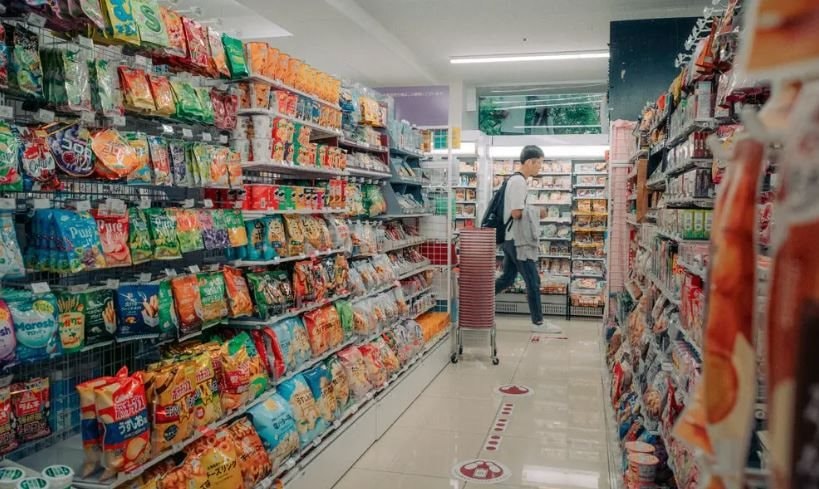 'Báu vật quốc gia' của Nhật Bản: Chuỗi 55.000 cửa hàng hoạt động 24/7 khắp cả nước, hàng triệu người dân tới mua sắm, thanh toán hóa đơn, gửi hàng