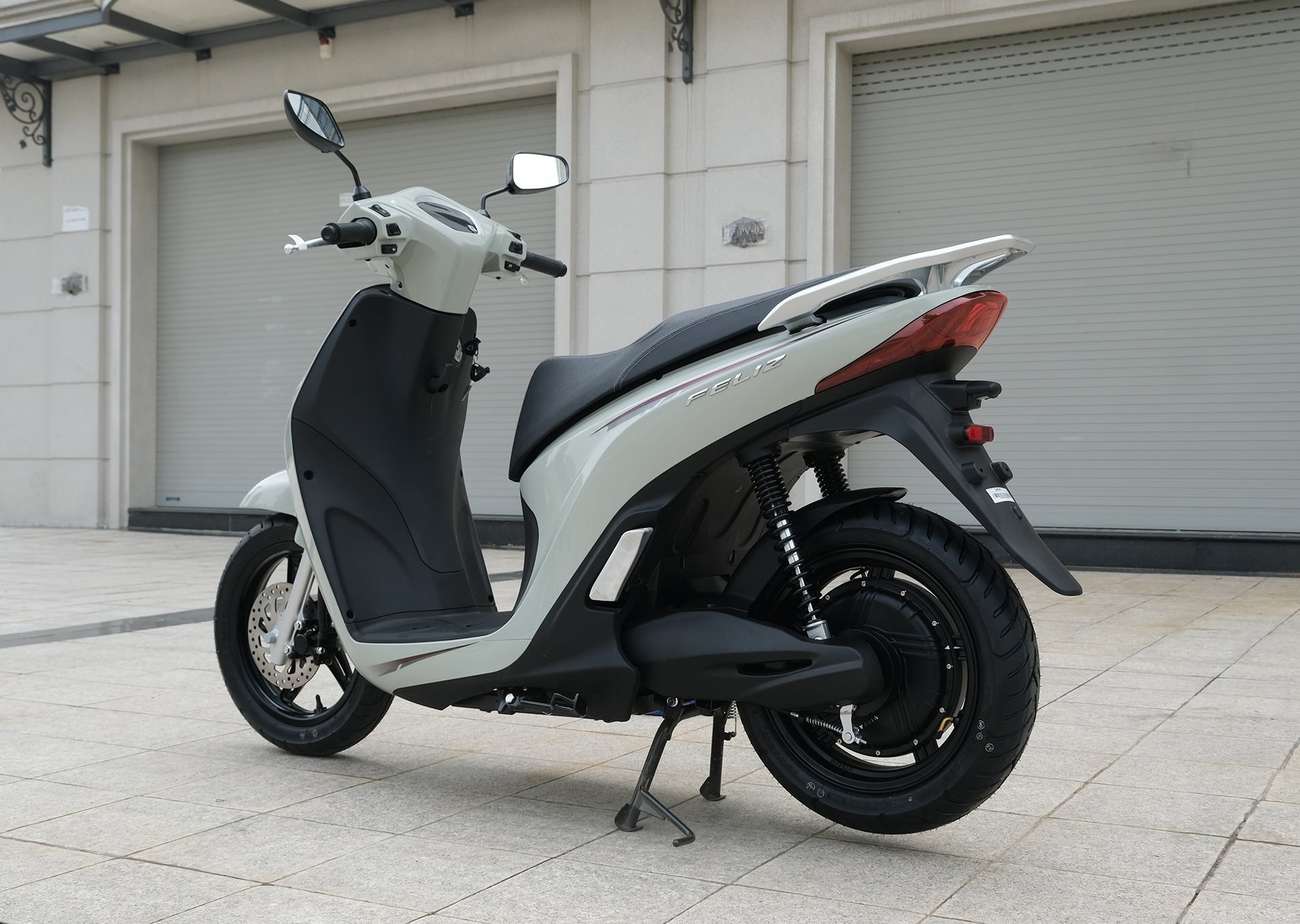Sau Evo Grand, VinFast ra mắt loạt xe 2 pin mới: Cốp to ngang Lead, đi 260km/sạc, giá ưu đãi từ 23 triệu