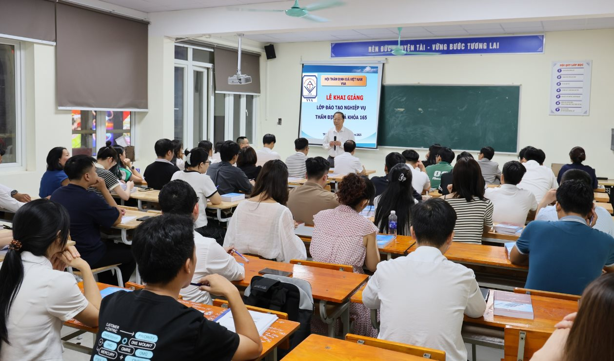 Khai giảng khóa đào tạo nghiệp vụ thẩm định giá K165 tại Hà Nội