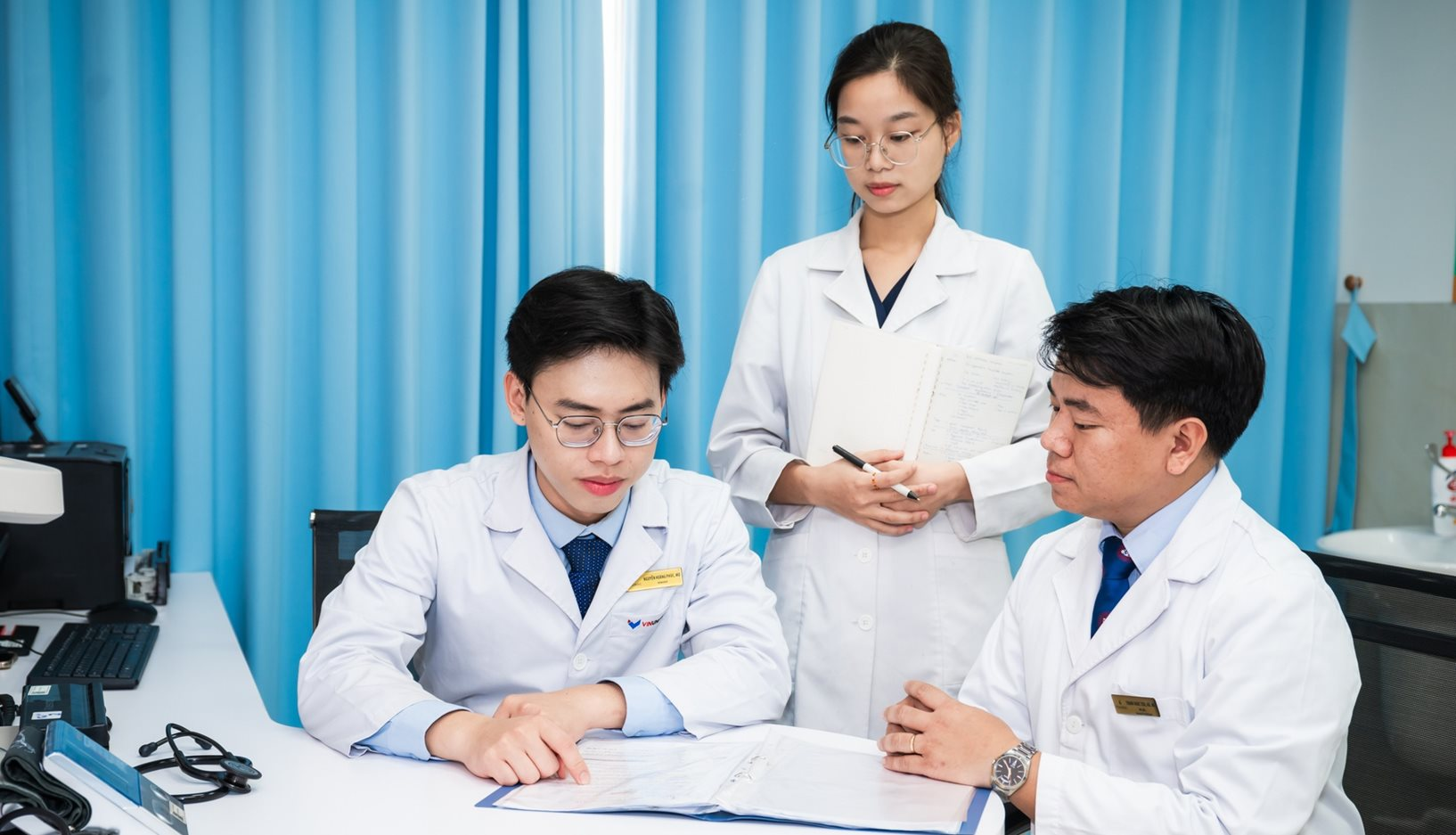 Tỷ phú Phạm Nhật Vượng bỏ 1.300 tỷ đồng để chiêu mộ bác sĩ nội trú: Bao trọn học phí hơn 900 triệu đồng/năm, còn phát thêm 10 triệu/tháng