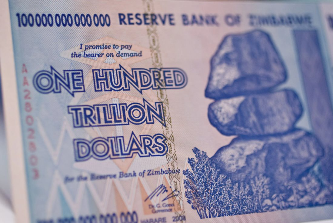 Đồng tiền mất giá, người dân Zimbabwe lâm vào cảnh ‘tiền nhiều để làm gì’