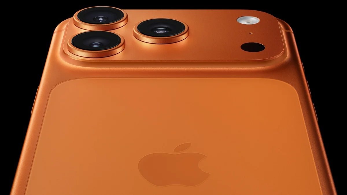 from-apple-hater-to-apple-fanboy-i-recommend-the-iphone-17-pro-max-and-its-upgrades.jpg