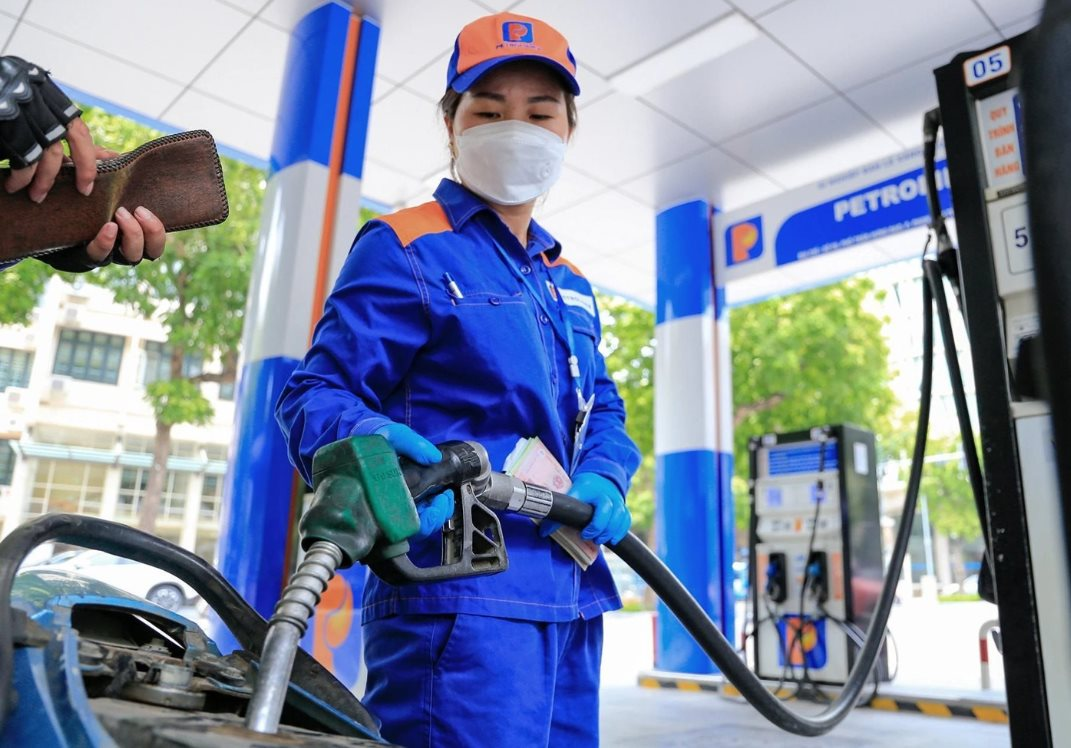 Giá xăng giảm nhẹ, dầu diesel và dầu hỏa tăng