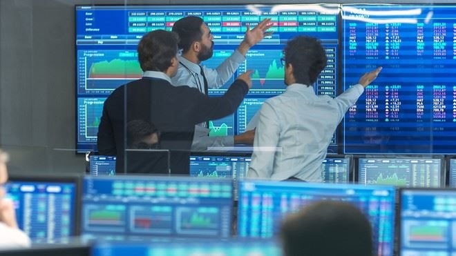 Khối ngoại tiếp đà bán ròng gần 1.200 tỷ đồng phiên cuối tuần, cổ phiếu nào bị "xả" mạnh nhất?
