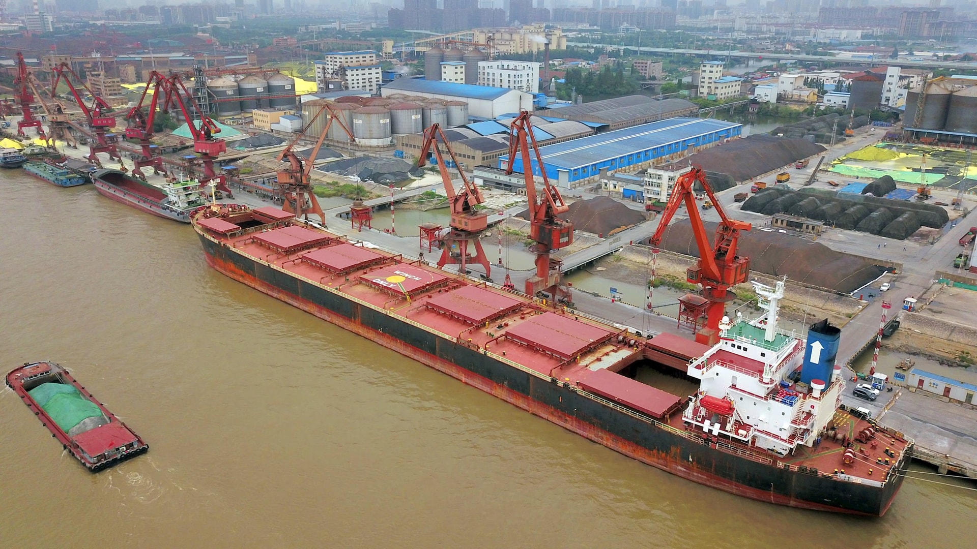 Nền kinh tế hơn 400 tỷ USD vô hiệu hóa lệnh trừng phạt của Mỹ: Bán gần 1,7 triệu thùng dầu/ngày cho khách sộp với giá cực rẻ, xả hết một nửa dầu tồn kho chỉ trong hơn tháng