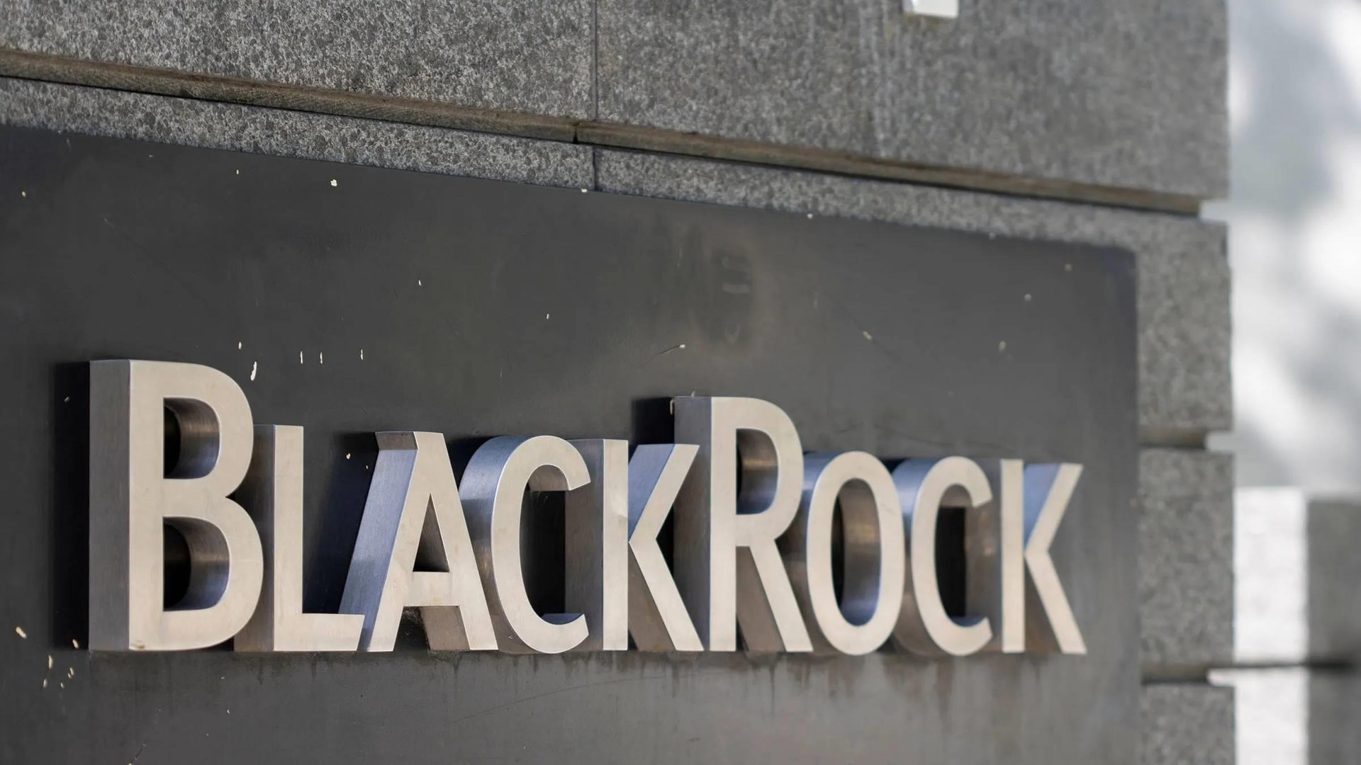 "Gã khổng lồ" BlackRock âm thầm gom 1,5 tỷ USD Bitcoin từ đầu tháng 9 thông qua ETF