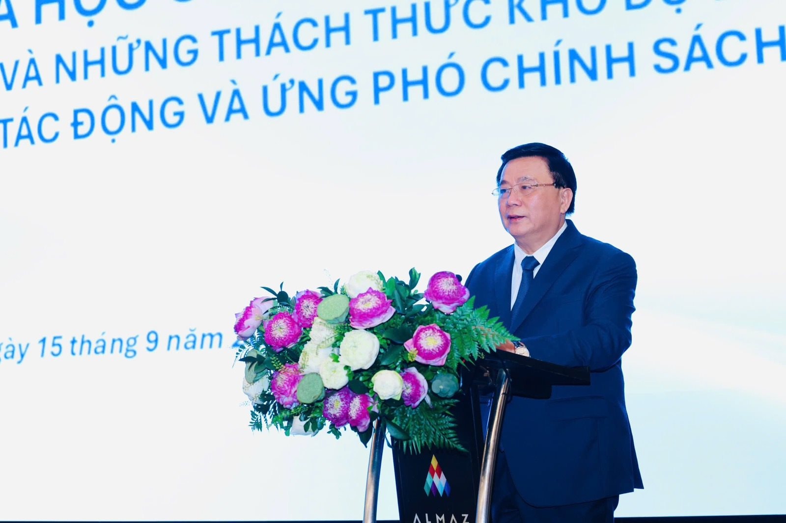 gs.ts-nguyen-xuan-thang-phat-bieu-de-dan-hoi-thao.jpg