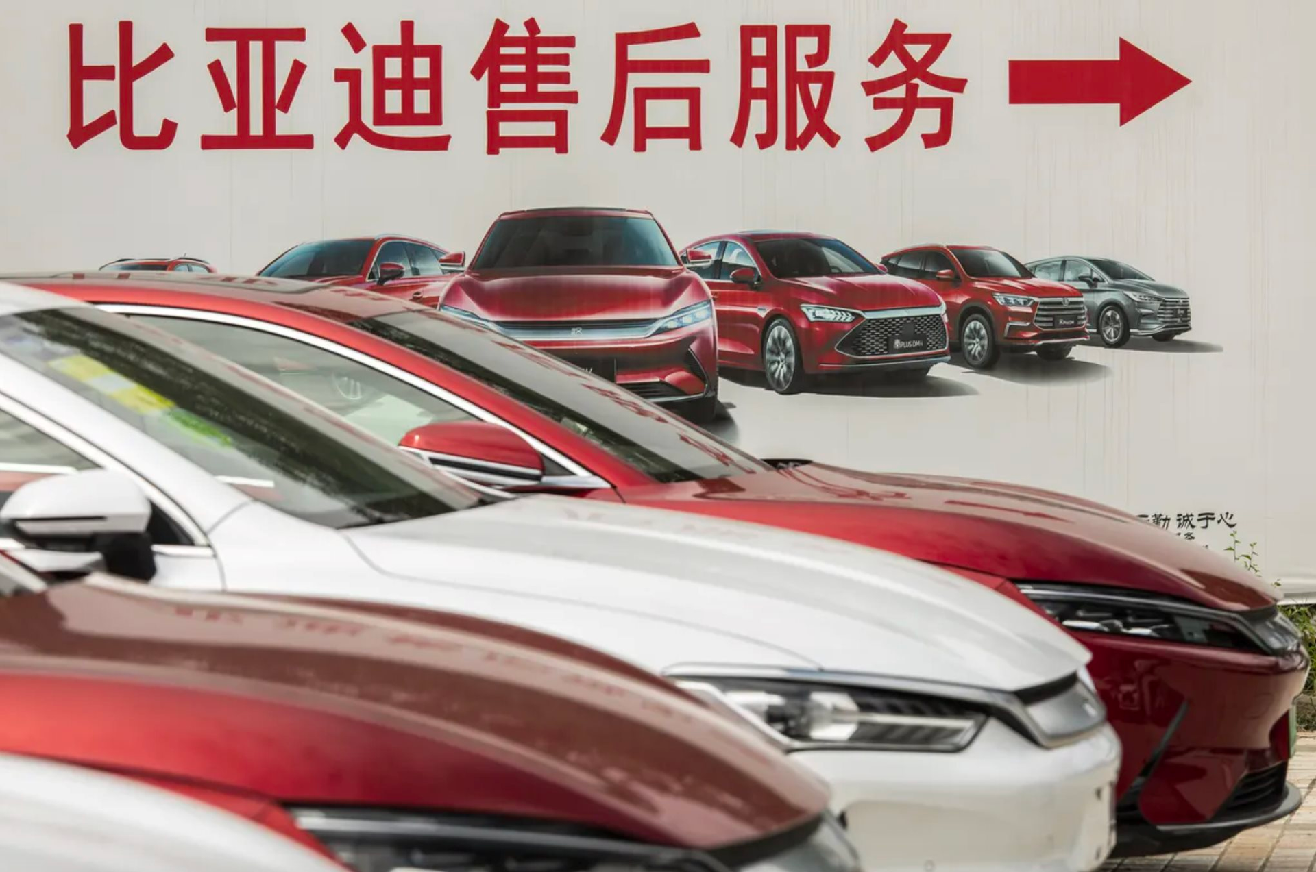 Hãng xe điện lớn nhất Trung Quốc bắt đầu lộ yếu điểm?: Cổ phiếu sụt 30% khiến 45 tỷ USD 'bốc hơi', các mẫu ô tô bị người mua chê 'cũ kỹ'