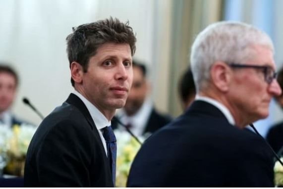 Sóng gió bủa vây OpenAI, Sam Altman thừa nhận lo lắng đến mất ngủ 