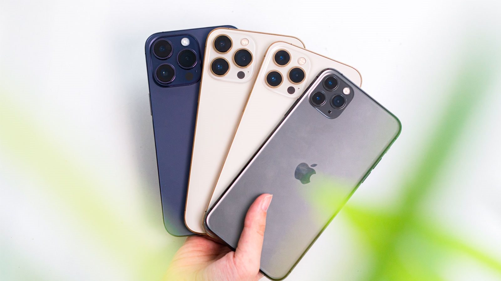Hàng trăm điện thoại iPhone 12, 12 Pro và iPhone 13 sắp "xả kho" với giá siêu rẻ