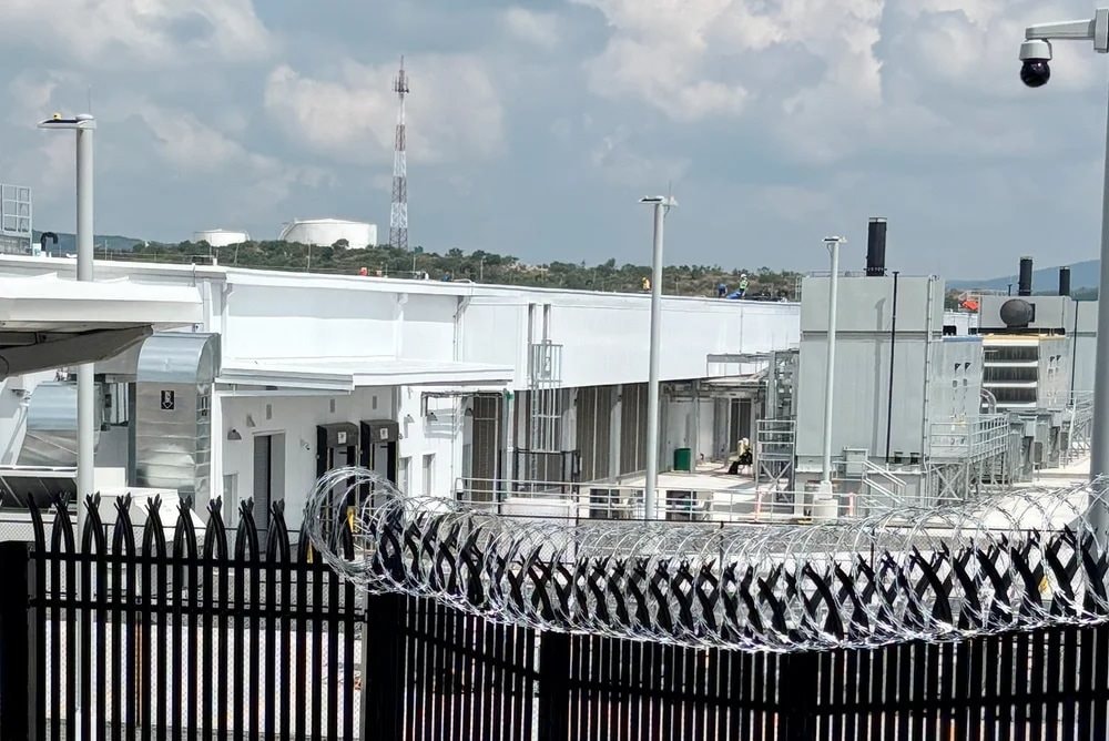 color_unkonw-data-center_dc__3.jpg