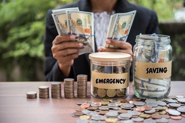 Từng ăn mì gói, bỏ cà phê, lái xe khắp thành phố để mua xăng giá rẻ, người phụ nữ thừa nhận: “Tiền trong tài khoản tăng, nhưng tiết kiệm không thể khiến tôi giàu lên”