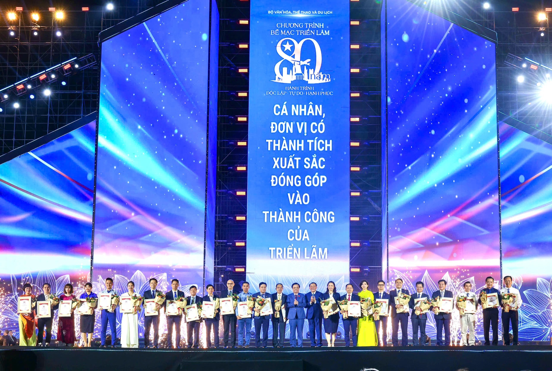 MIK Group lọt Top “Không gian trưng bày tiêu biểu” tại Triển lãm Thành tựu đất nước