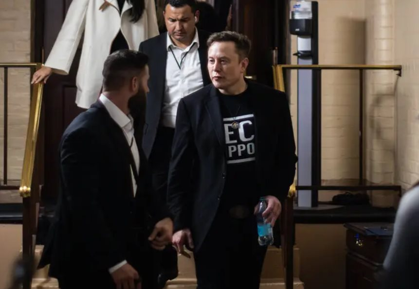 Lời hứa suông của Elon Musk: Suốt cả mùa hè làm việc xuyên đêm, ngủ tại văn phòng của startup 2 năm tuổi, bỏ mặc Tesla đối phó với khó khăn