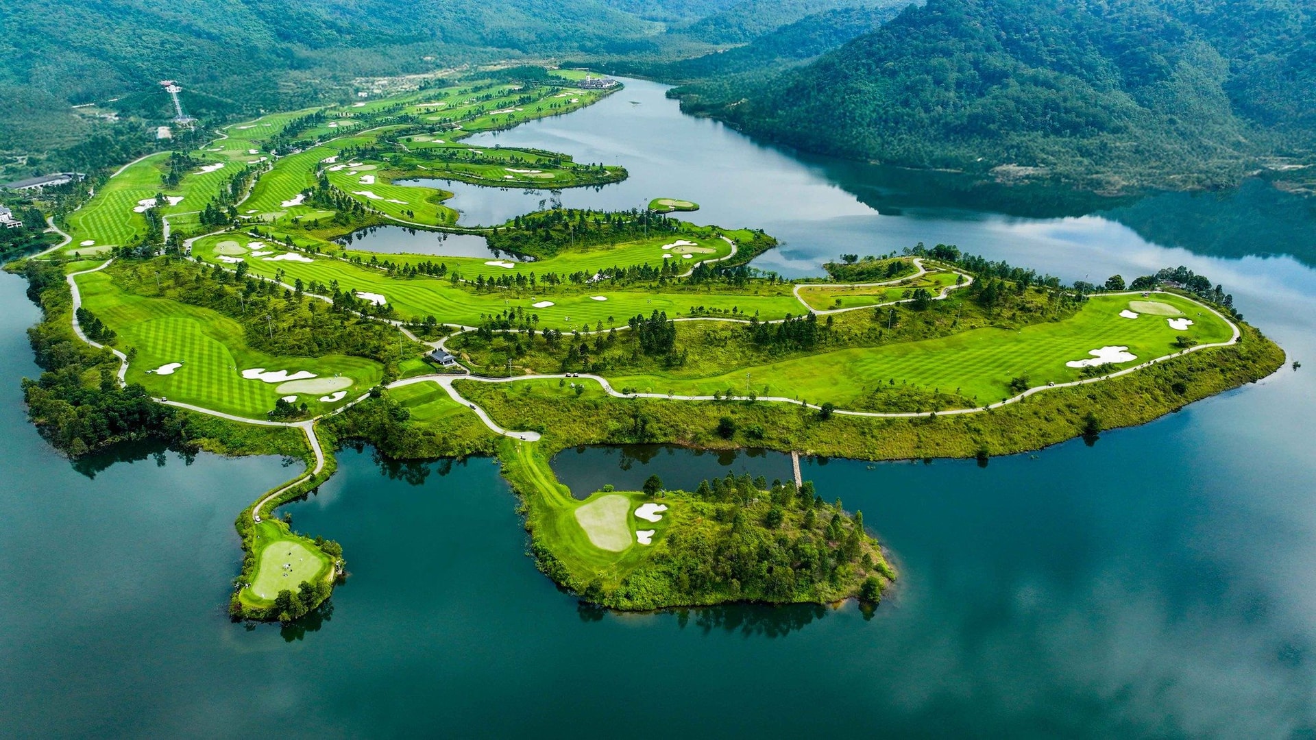 Giải đấu lần đầu tổ chức ở Việt Nam: Quy tụ các golfer hàng đầu, với chiếc cúp đặc biệt mang biểu tượng của di sản Việt