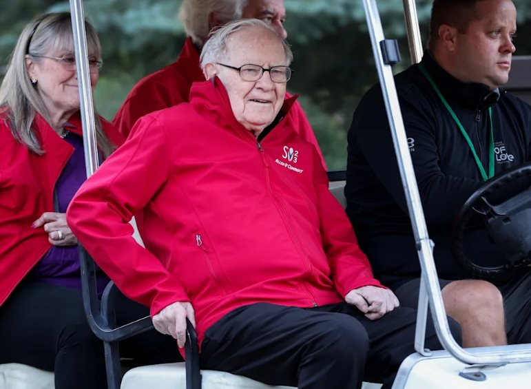 100 ngày đếm ngược huyền thoại Warren Buffett nghỉ hưu, 1 cổ phiếu hàng đầu danh mục có thể tiếp tục bị cắt giảm để bước sang kỷ nguyên mới