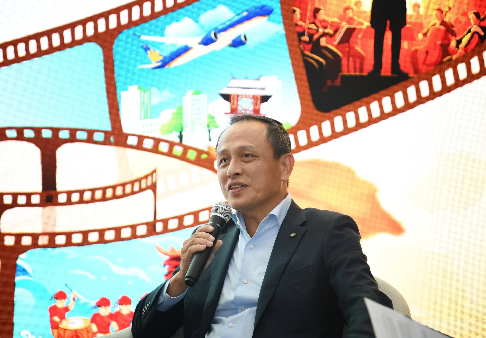 ong-le-hong-ha-tong-giam-doc-vietnam-airlines-chia-se-ve-chien-dich-cham-thu-ha-noi-va-ky-vong-dua-ha-noi-tro-thanh-diem-den-van-hoa-hap-dan.jpg