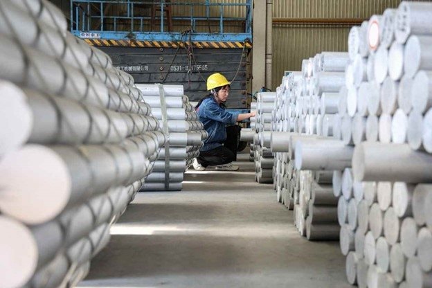 Giá vàng lập đỉnh hơn 3.750 USD/ounce, bạc cao nhất 14 năm: chuyên gia dự báo 'cơn sốt giá' sắp lan sang hai kim loại công nghiệp quan trọng