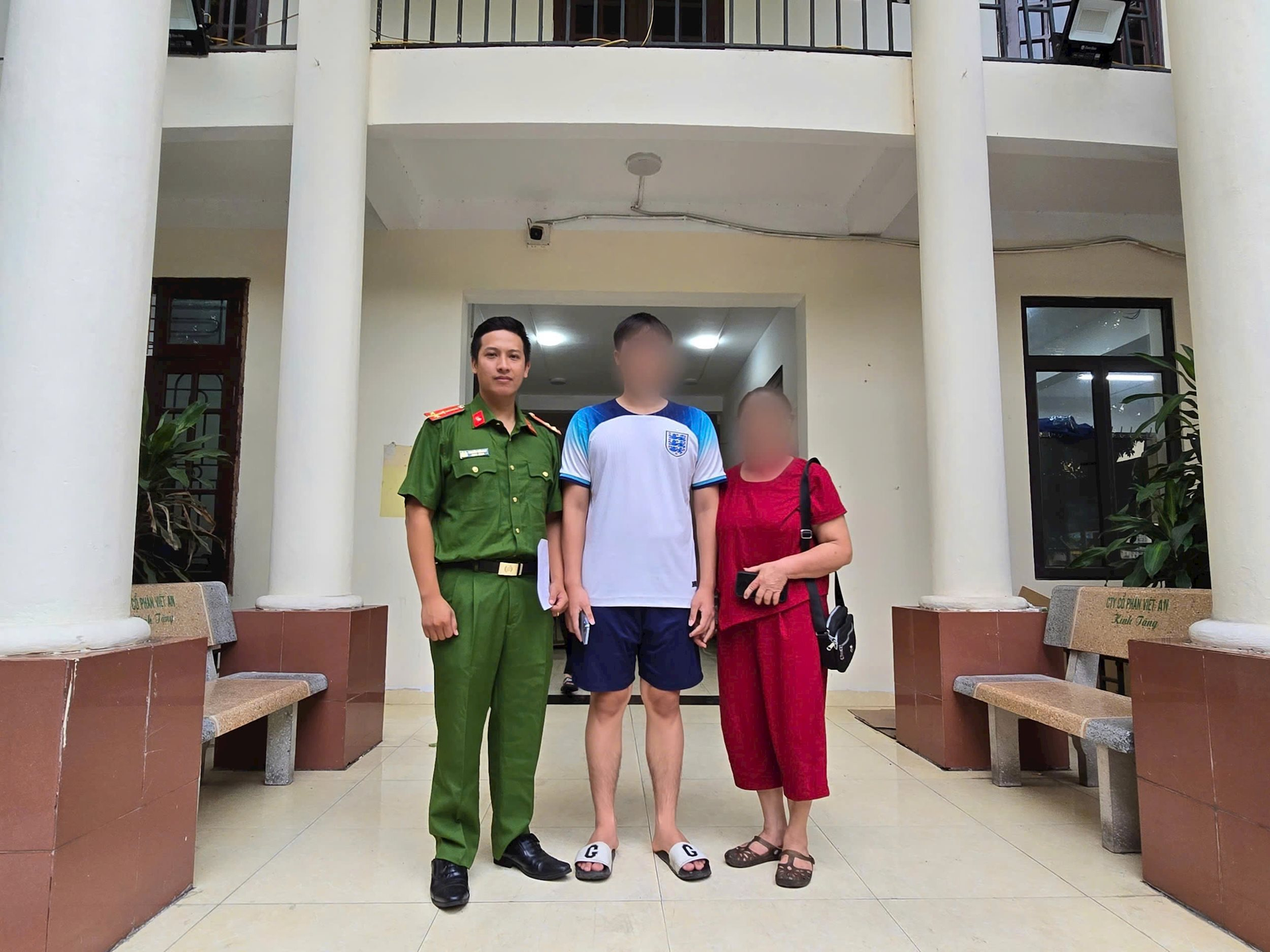 Gọi điện xác nhận chuyển 700 triệu đồng cho trường học nhưng trường quyết không nhận, người phụ nữ Hà Nội báo công an