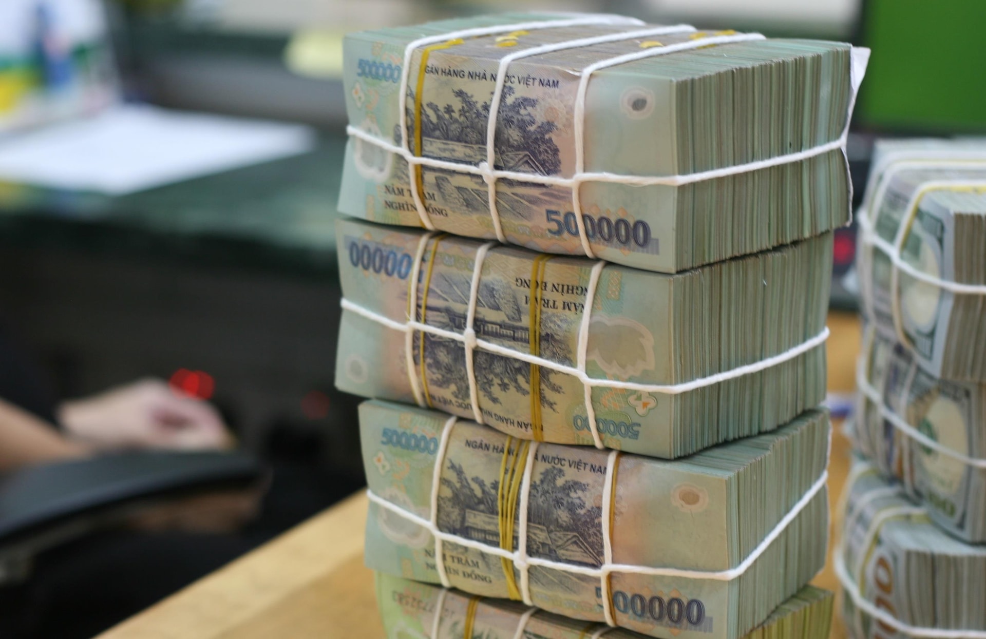 Chưa đầy 1 tuần nữa, loạt chính sách mới về thuế, bảo hiểm... chính thức có hiệu lực, tác động đến hàng triệu người dân