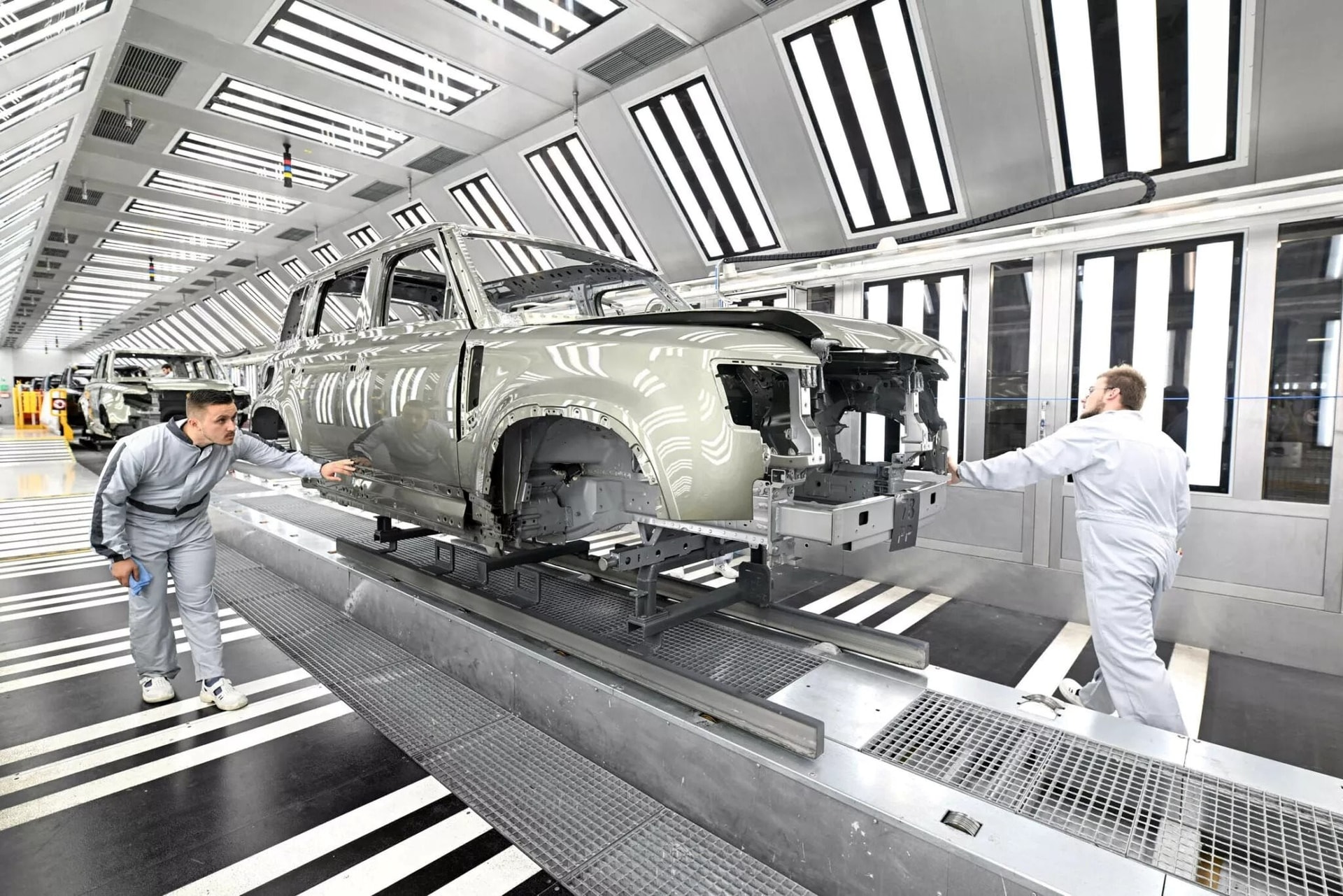 jlr-nitra-plant-slovakia-00004-2.jpg