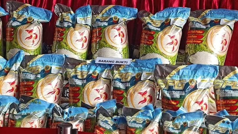 Đột kích xưởng sản xuất 14 tấn gạo giả mỗi ngày suốt 2 năm, bắt giữ chủ doanh nghiệp xay xát có tiếng, hơn 12 tấn gạo nhái bị tịch thu 