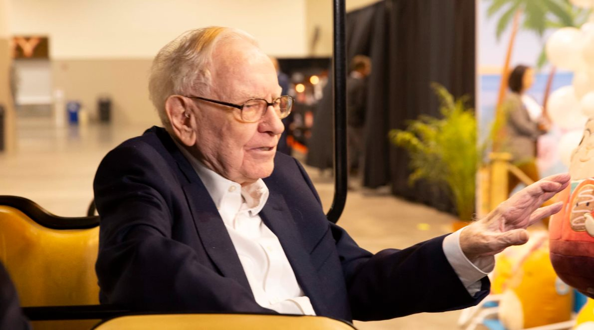 Chỉ báo Warren Buffett tăng lên mức chưa từng có 217%, Berkshire tích 'núi' tiền mặt kỷ lục: Hồi chuông cảnh báo nhà đầu tư?