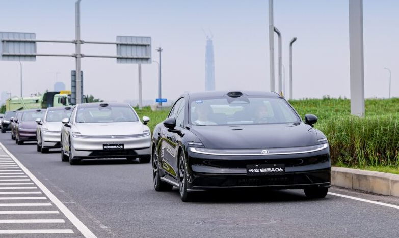 Hãng xe xây nhà máy tại Huế ra mắt sedan điện sạc nhanh trong 12 phút: Một lần sạc đi 630 km, giá khởi điểm hơn 400 triệu đồng