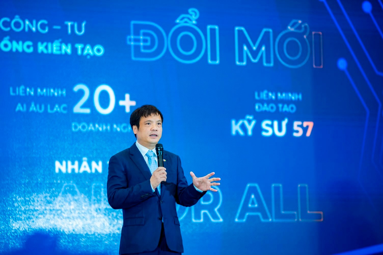 ceo-fpt-nguyen-van-khoa-phat-bieu-tai-su-kien2(1).jpg