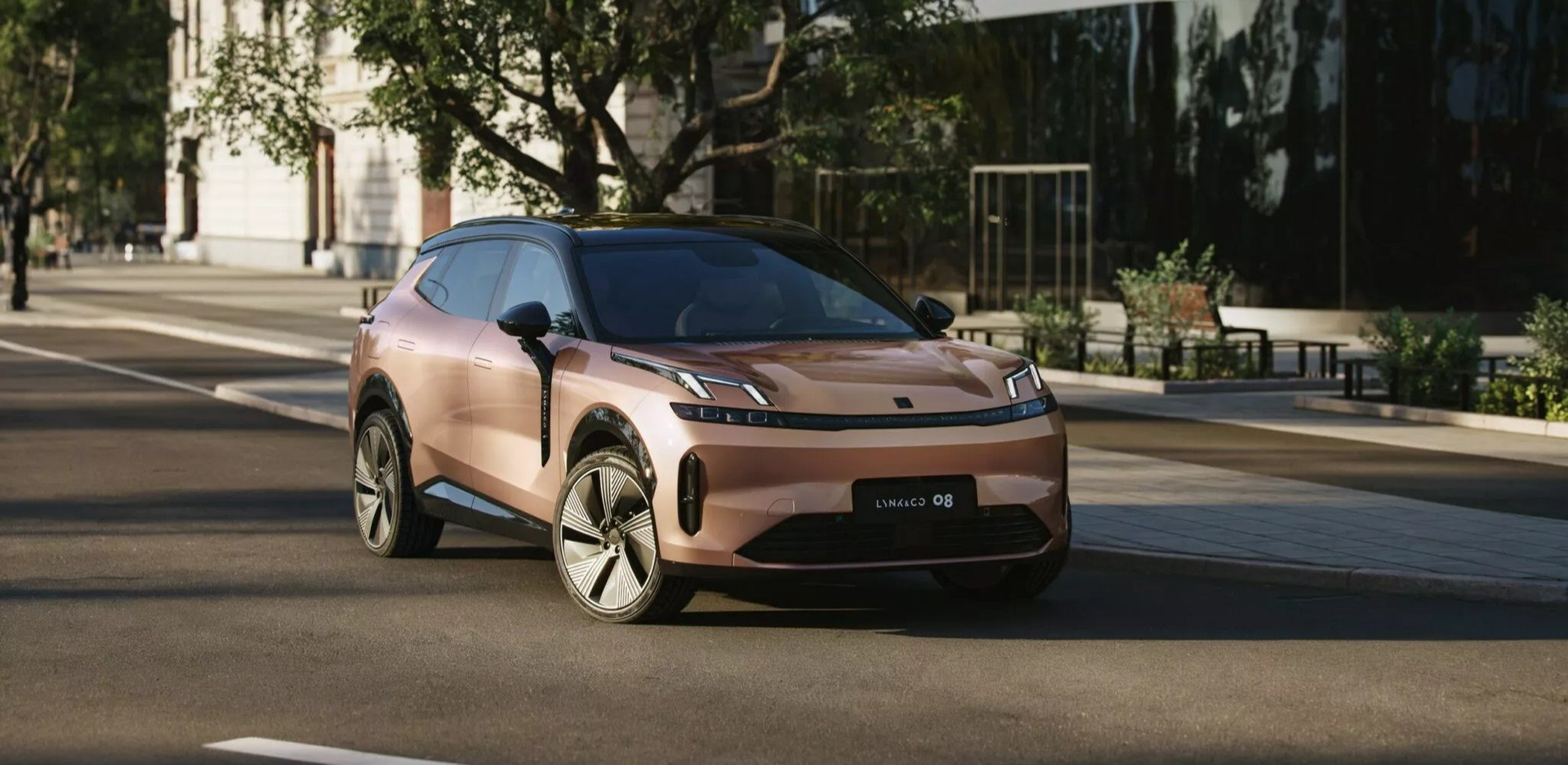 Sắp ra mắt Việt Nam xe Trung Quốc to ngang Santa Fe, 'ăn xăng như ngửi' đúng nghĩa: Giá bao nhiêu?