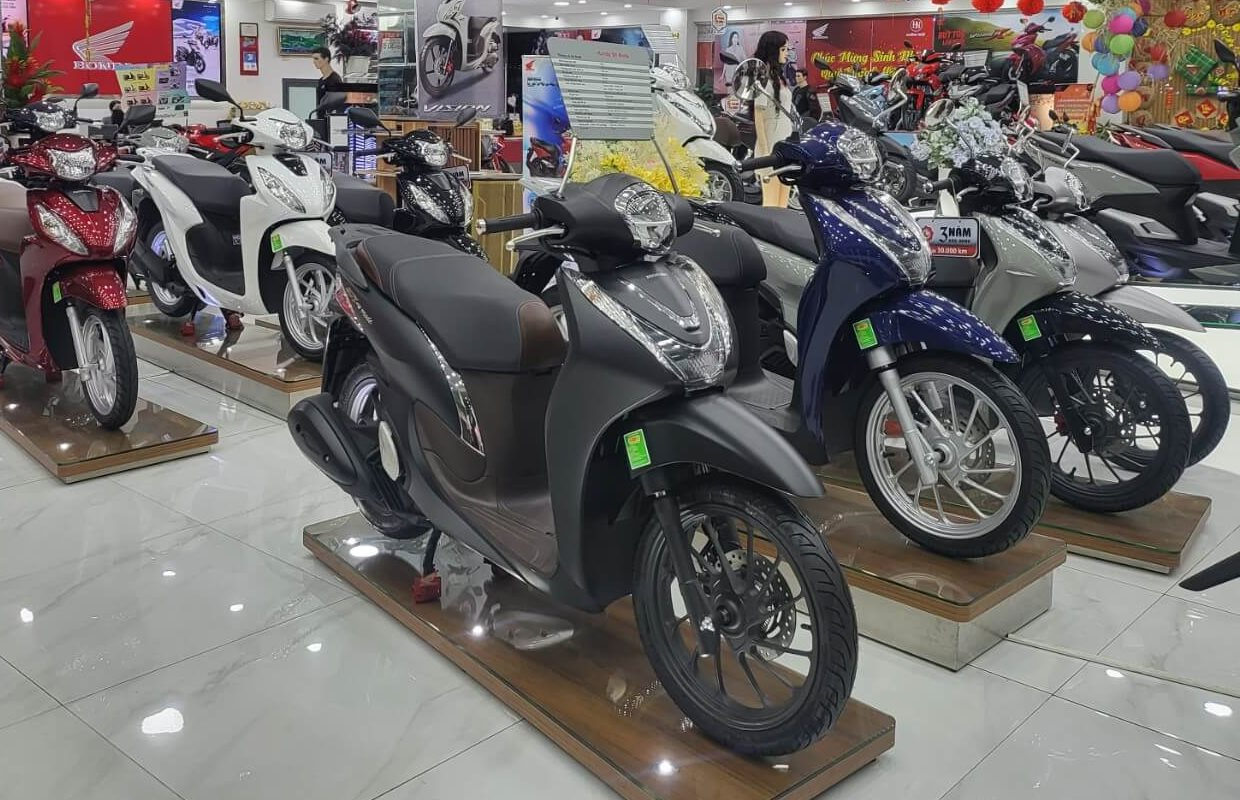 Xe máy Honda khuyến mại lớn: Tặng cả điện thoại, tai nghe, một mẫu xe tay ga nhận ưu đãi chưa từng có
