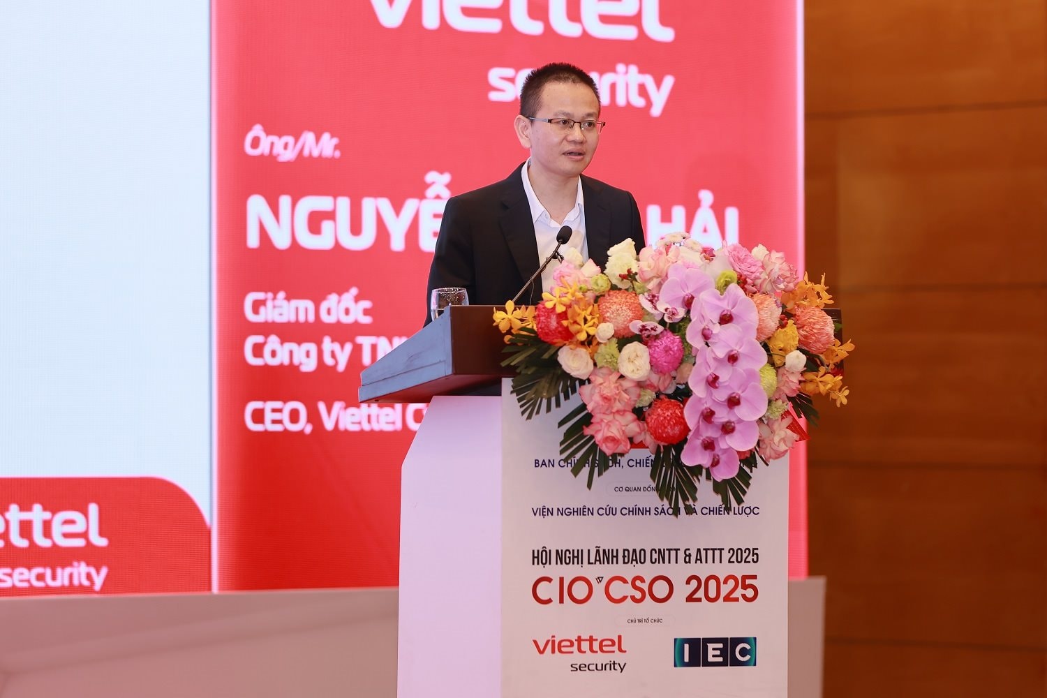 Hacker chỉ khai thác một lỗ hổng để gây ra thiệt hại vô cùng lớn, chi phí tấn công mạng thấp cũng hơn nhiều so với phòng thủ