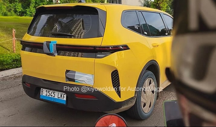 VinFast Limo Green bất ngờ xuất ngoại: Đến công xưởng xe lớn của khu vực, loạt xe 7 chỗ Nhật 'thở gấp'?