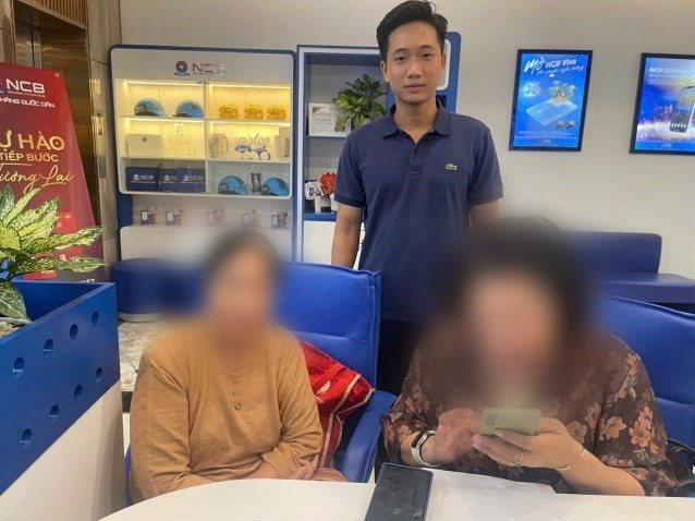 Cụ bà ở Hà Nội đến ngân hàng rút 700 triệu đồng nhưng lại quyết định ra về với 0 đồng