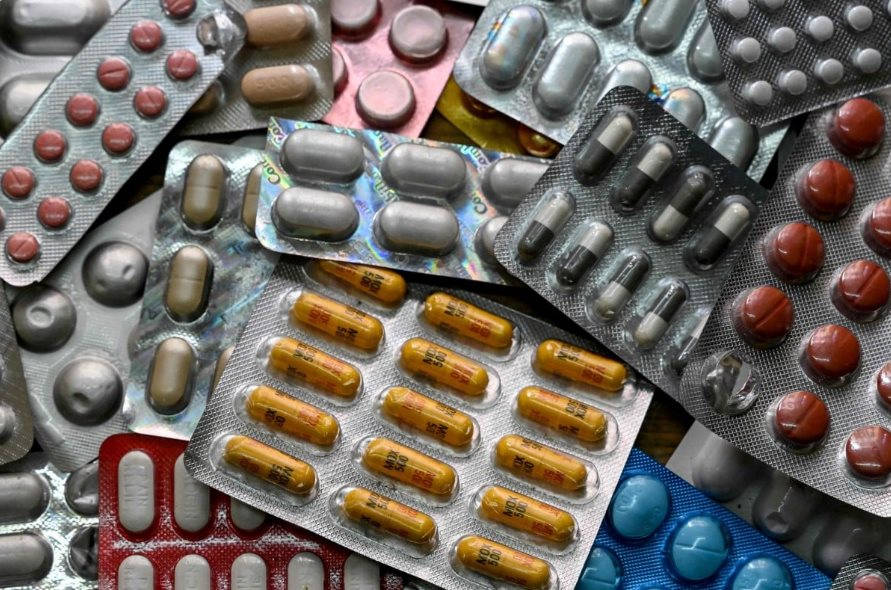 Mỹ đánh thuế 100% mặt hàng xuất khẩu chủ lực của một quốc gia BRICS, thị trường lập tức rung chuyển, cổ phiếu liên quan sụt giảm mạnh
