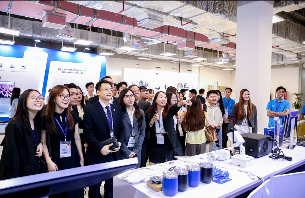 Dấu ấn doanh nghiệp công nghệ Việt tiên phong tại VIIE 2025