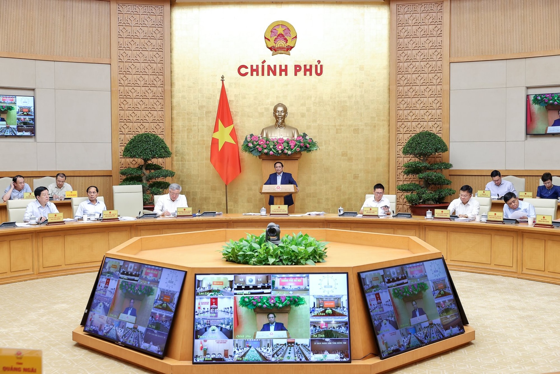 Thủ tướng yêu cầu tăng cường quản lý, định hướng, kiểm soát giá nhà, đất trong quý cuối năm