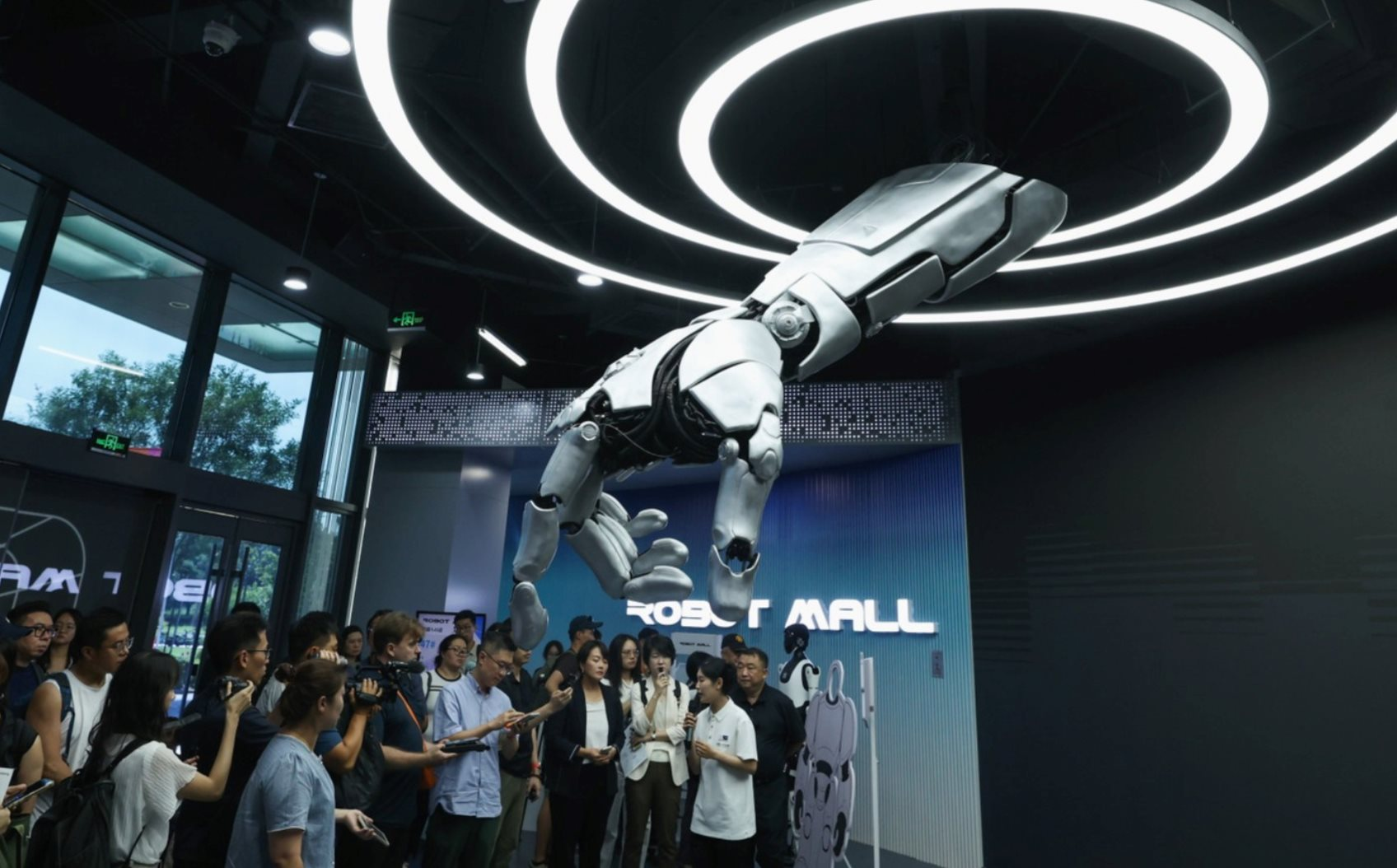 2 triệu robot 'cứu' Trung Quốc khỏi khủng hoảng già hoá: Nhà máy không cần ánh sáng hay con người, Nhật Bản, Mỹ thua xa
