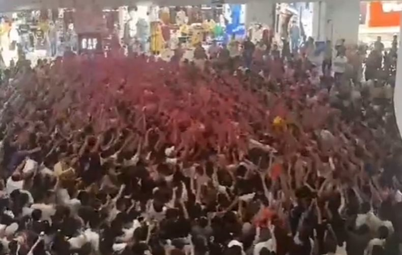 Cảnh tượng tại 1 trung tâm thương mại gây choáng: “Mọi thứ náo loạn đến khó tin”