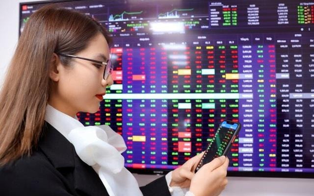 Dự báo dòng tiền chuẩn bị xoay trục, VNDirect chỉ tên nhóm cổ phiếu chưa tăng mạnh và có câu chuyện tăng trưởng