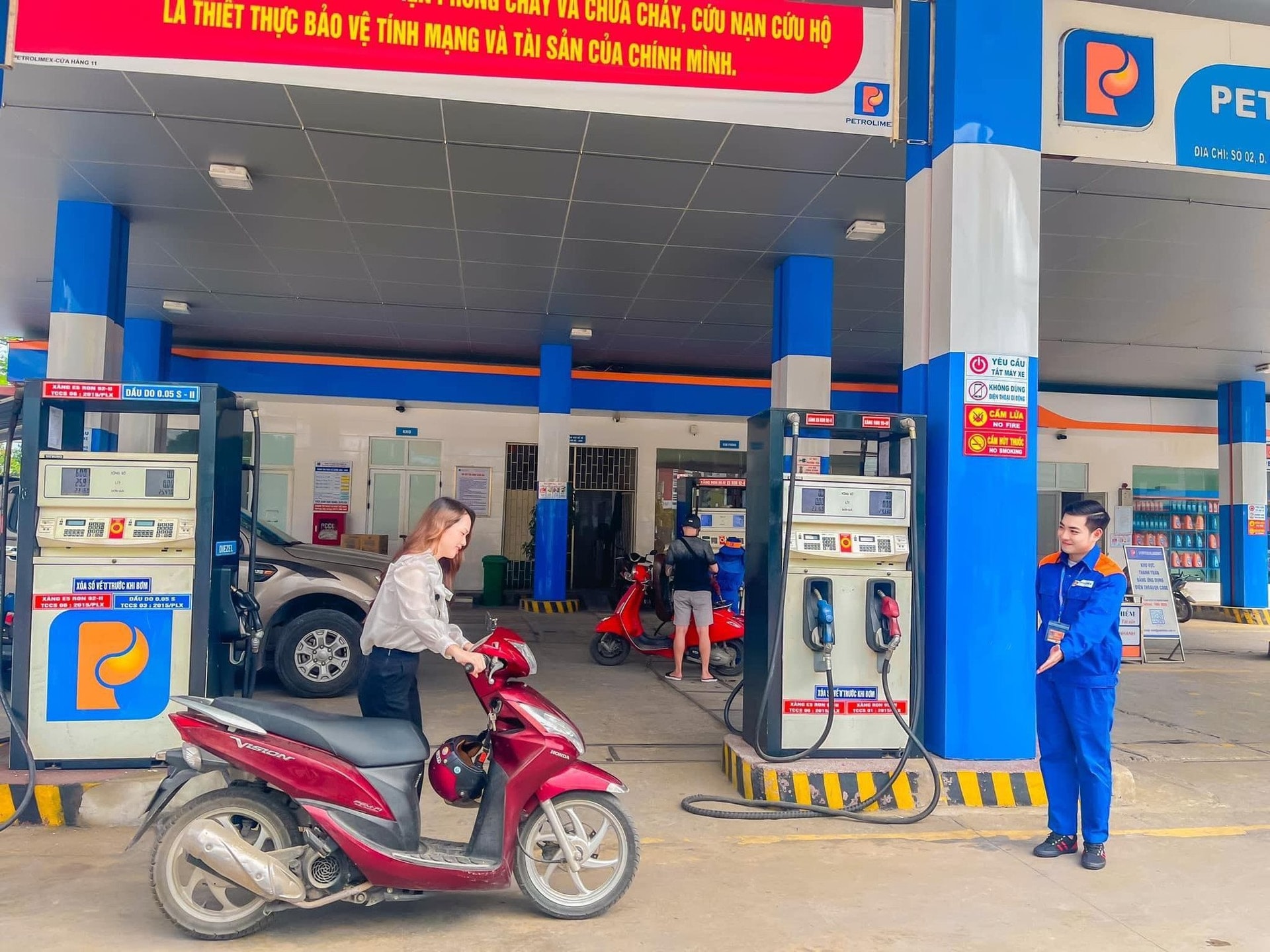 Giá xăng, dầu giảm 430-570 đồng một lít,kg