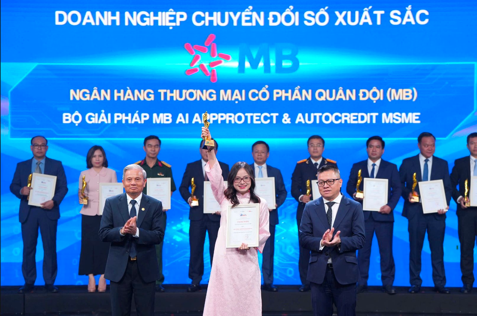 MB nhận giải thưởng Chuyển đổi số Việt Nam 2025 với bộ giải pháp công nghệ tiên phong