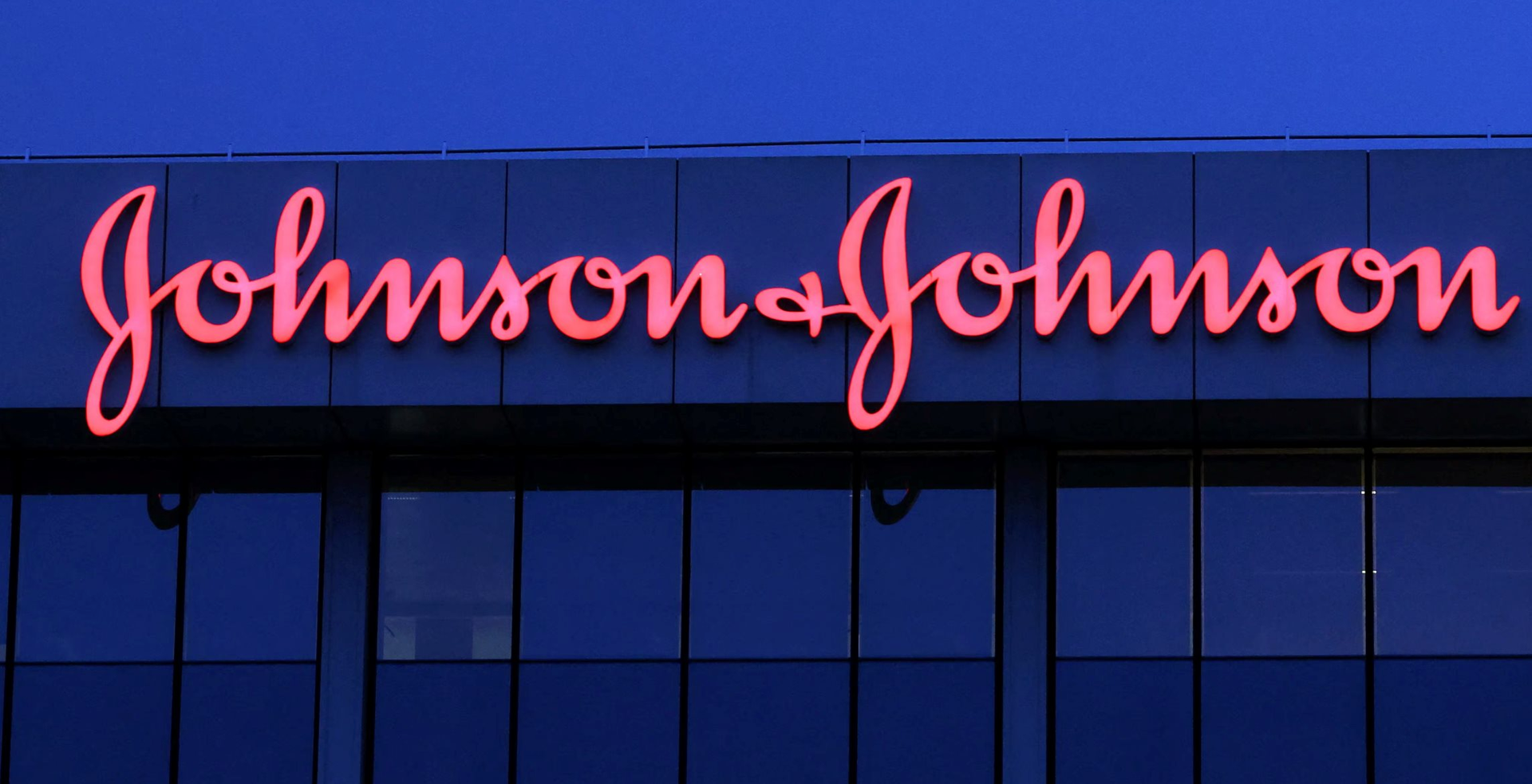 Một sản phẩm bột phấn trẻ em bị cáo buộc khiến người dùng ung thư, Johnson & Johnson phải bồi thường gần 1 tỷ USD 