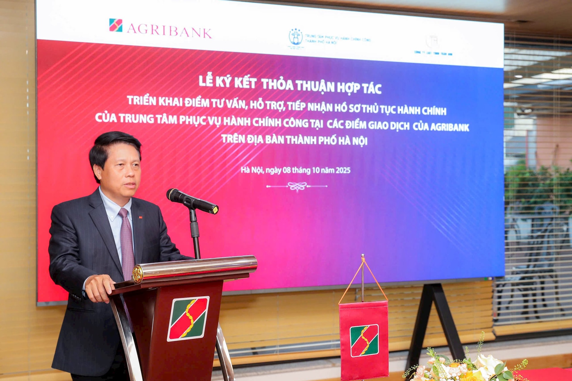 Agribank và Trung tâm Phục vụ Hành chính công TP Hà Nội hợp tác triển khai mô hình hỗ trợ người dân thực hiện dịch vụ công tại điểm giao dịch của ngân hàng
