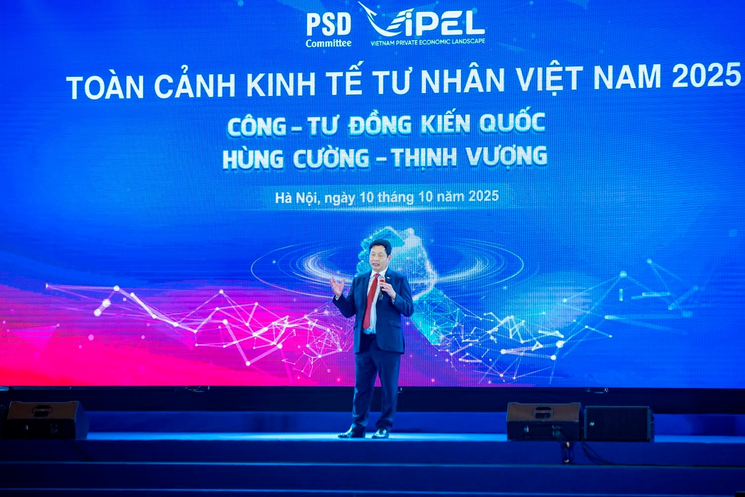 ong-truong-gia-binh-chu-tich-hdqt-tap-doan-fpt-2-.jpg